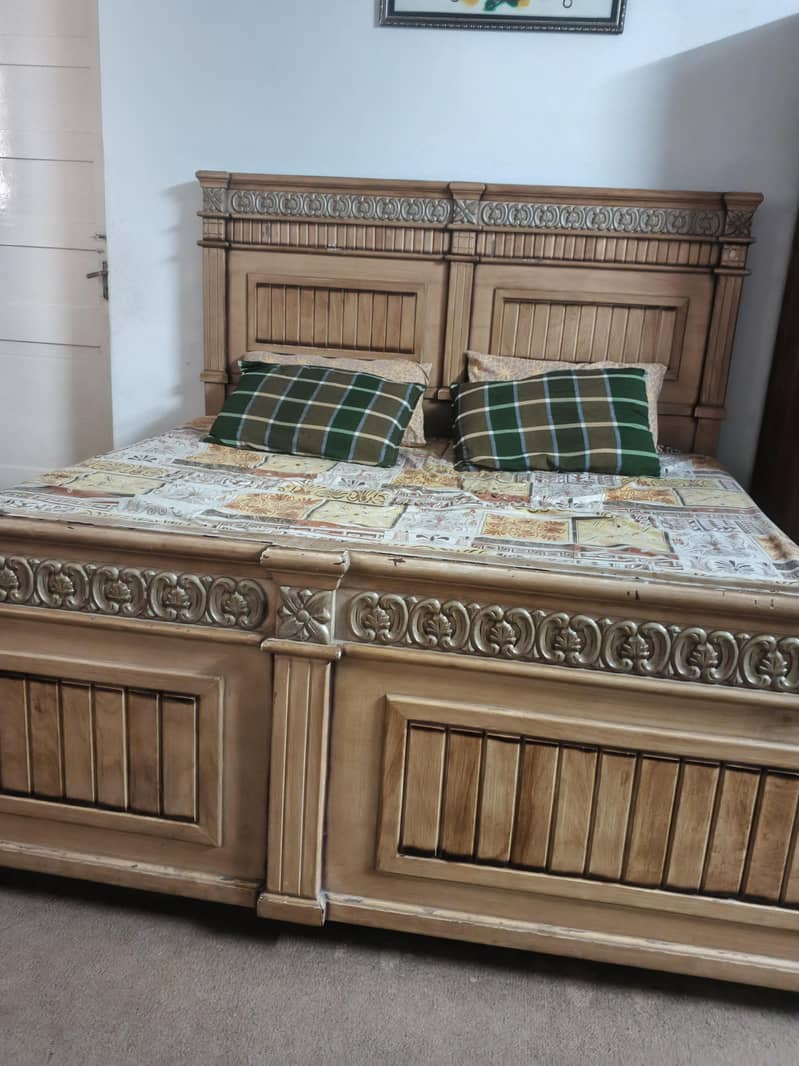 king size bed 0