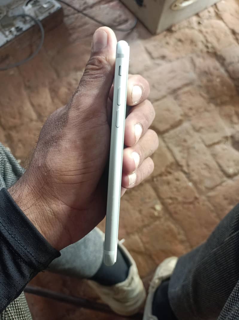 Apple iPhone 7 4