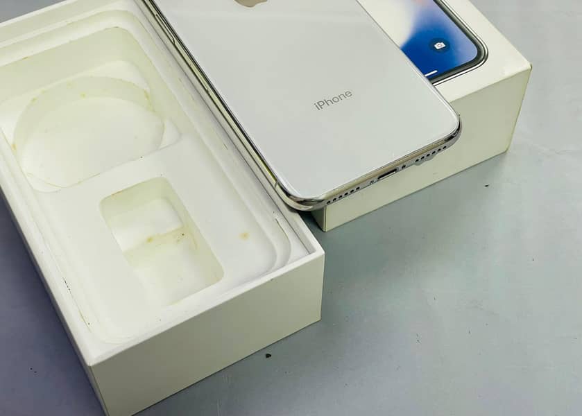 Apple iPhone X 6