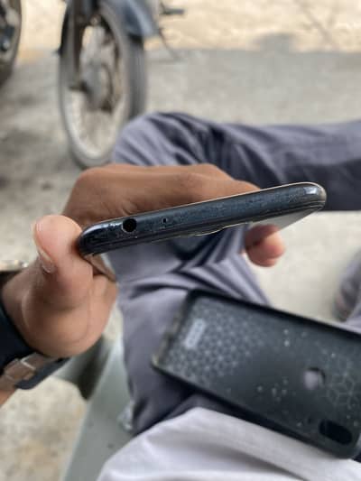 Honor 8C