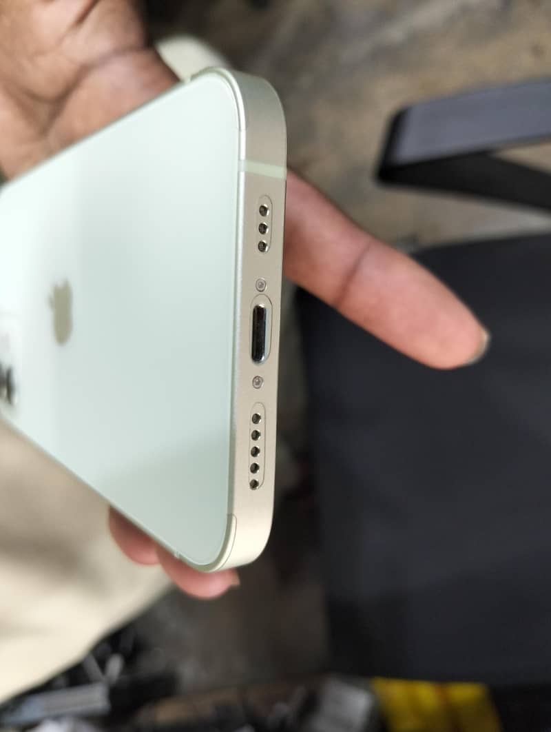 Apple iPhone 12 1