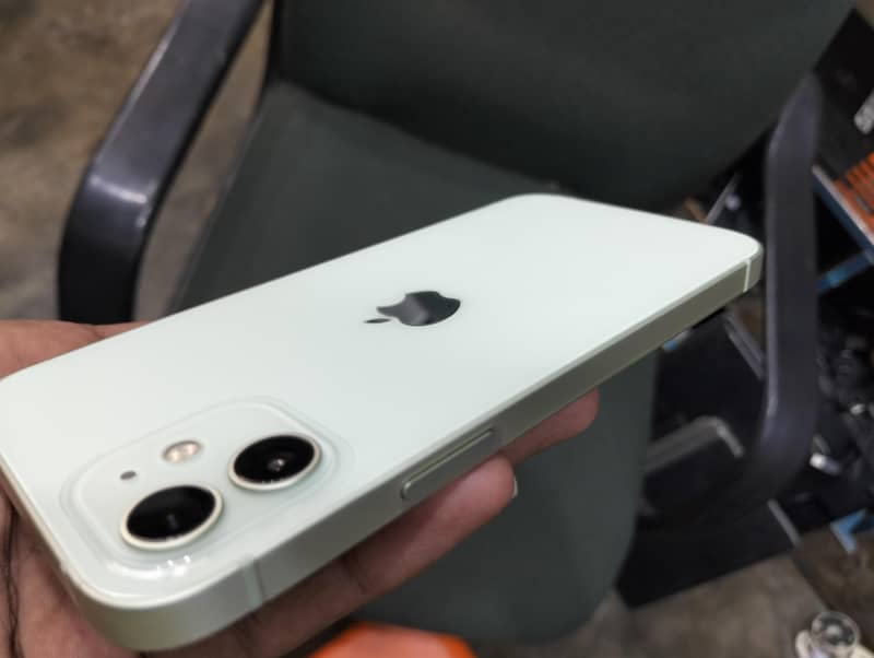 Apple iPhone 12 2