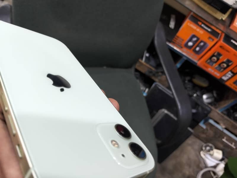 Apple iPhone 12 3