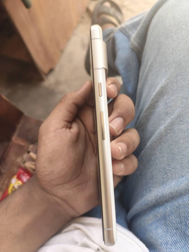 Google Pixel 7 4