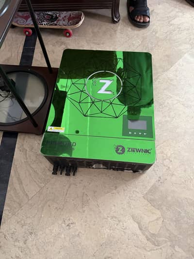 Ziewnic Diamond Series 10KW Hybrid Solar Inverter-Excellent Condition