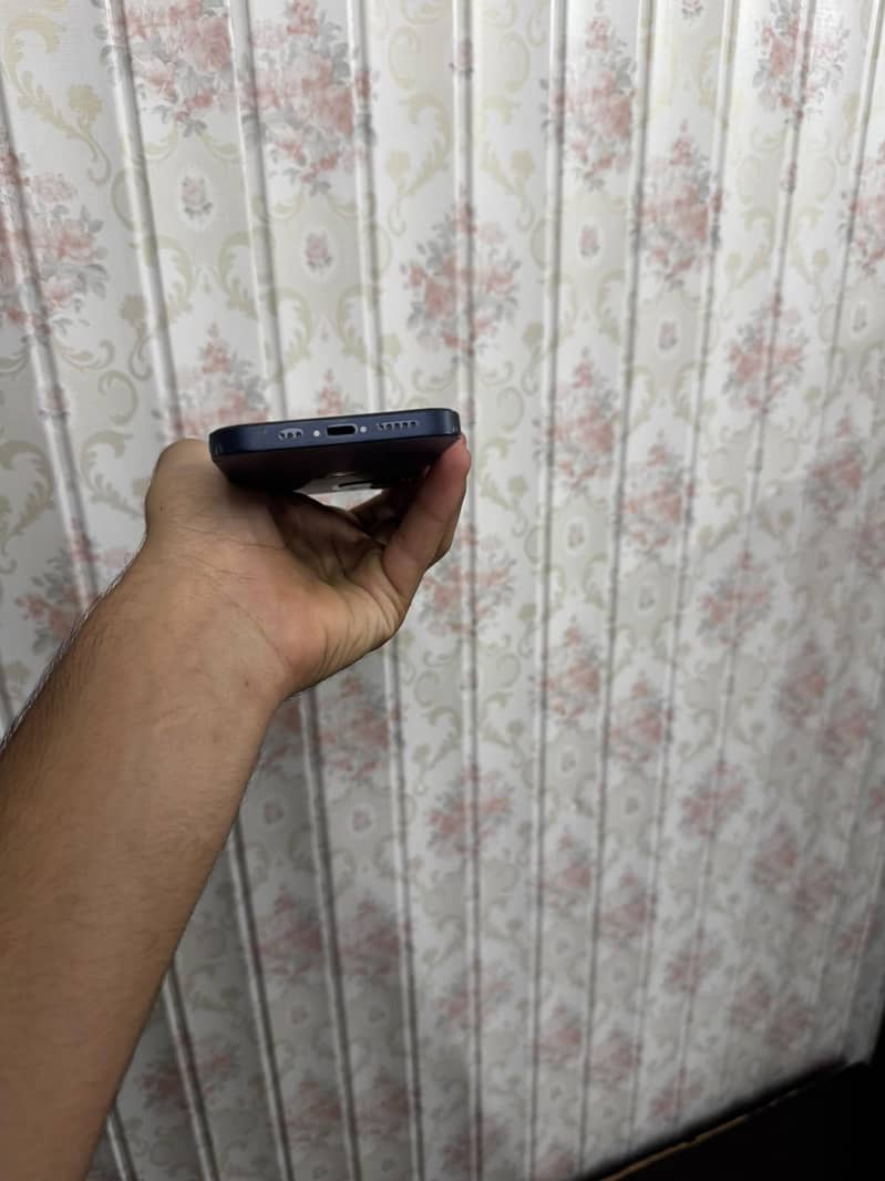 Apple iPhone 12 6