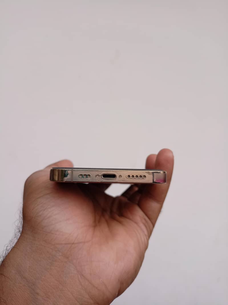 Apple iPhone 13 Pro 2