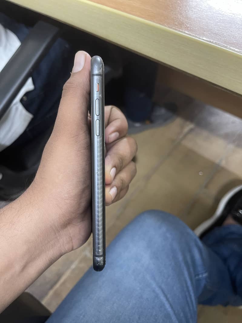 Apple iPhone 11 7