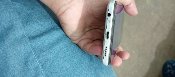 Tecno Spark 8C mobile batry wise bot acha hy panel dalwna hy bus