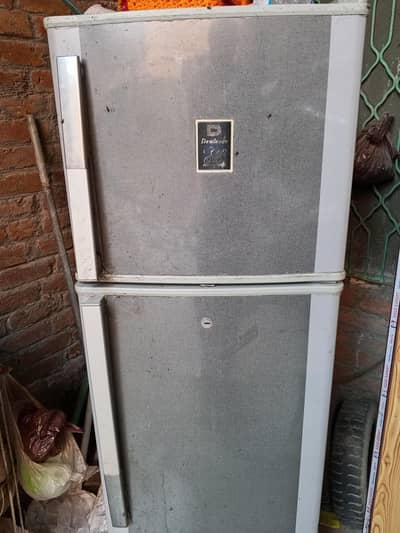 Downlance fridge Bilkul Ok ha jis Bhai ko chaiye rabta kr sakta ha