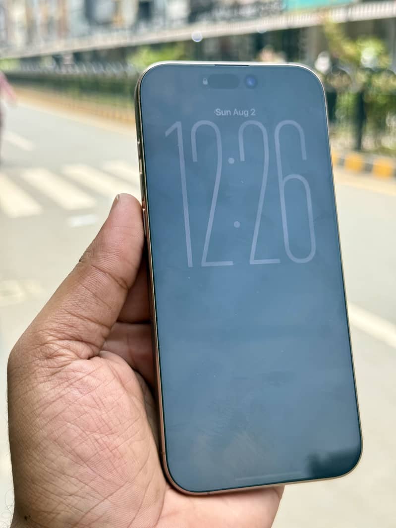Apple iPhone 16 Pro Max 0