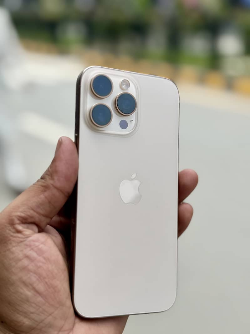 Apple iPhone 16 Pro Max 1