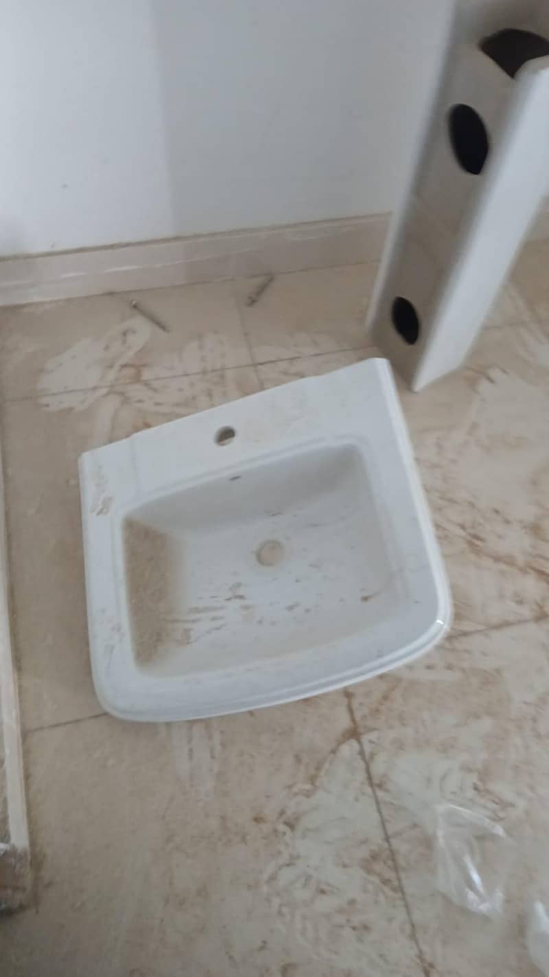 Wash basin plus commode 1