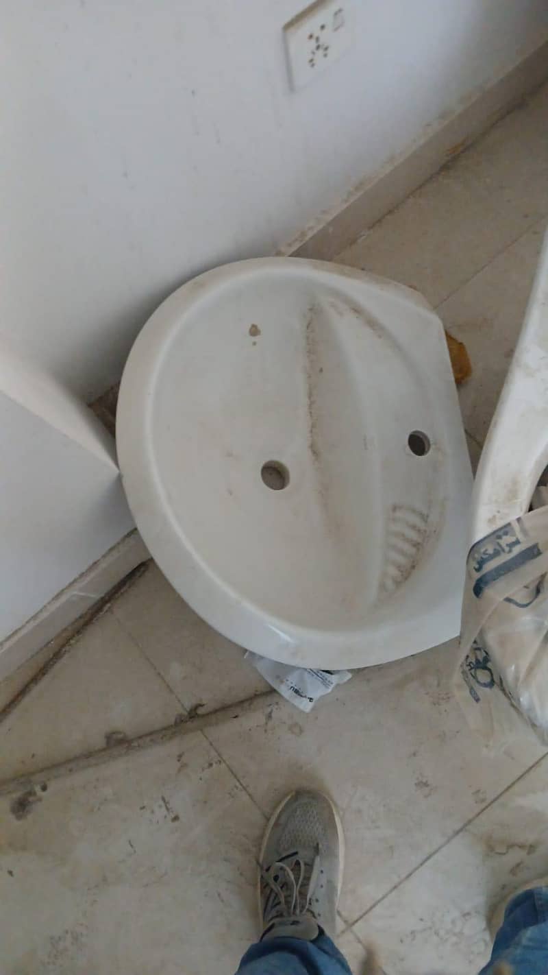 Wash basin plus commode 3