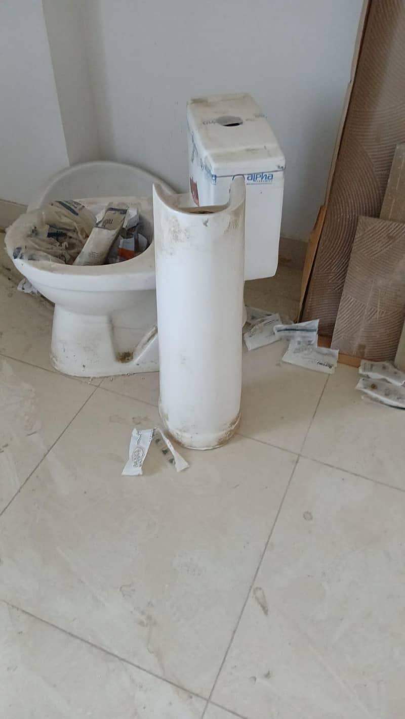 Wash basin plus commode 4