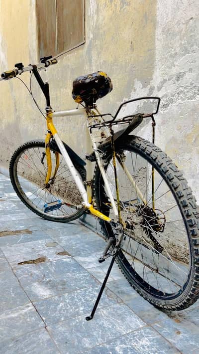 one hand used . no weld . original pant. new wheel .
