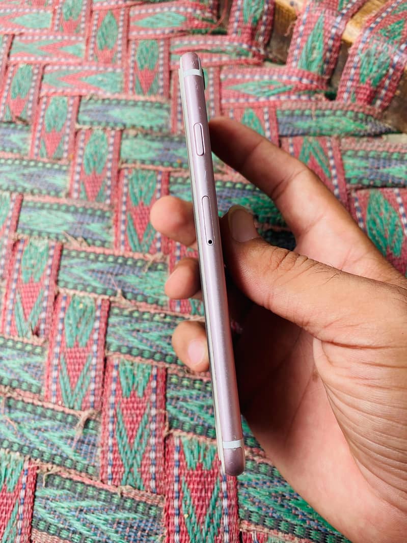 Apple iPhone 6S 3