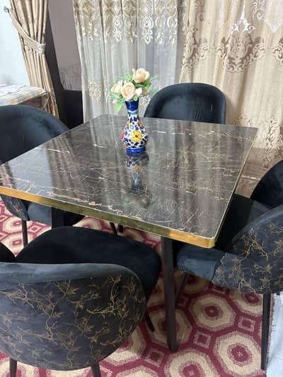 brand new dinning  table  with 4 chsirs