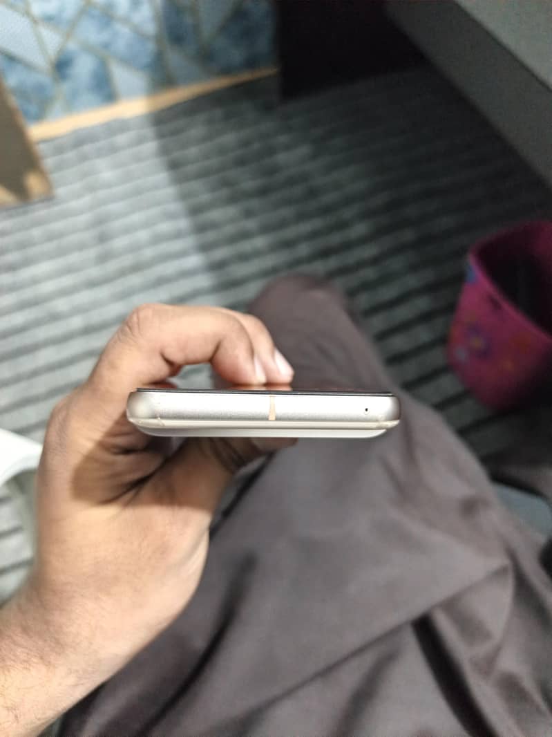 Google Pixel 8 2