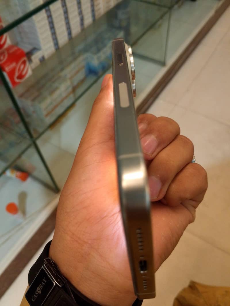 Apple iPhone 15 Pro Max 1