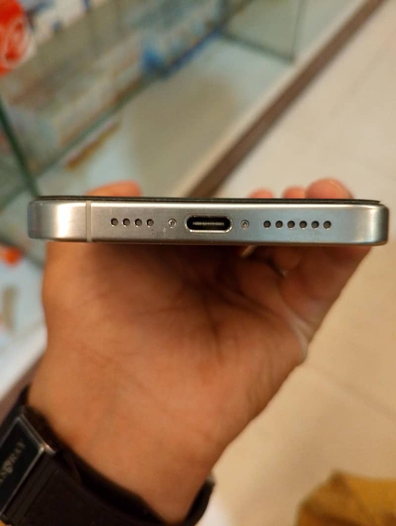 Apple iPhone 15 Pro Max 2