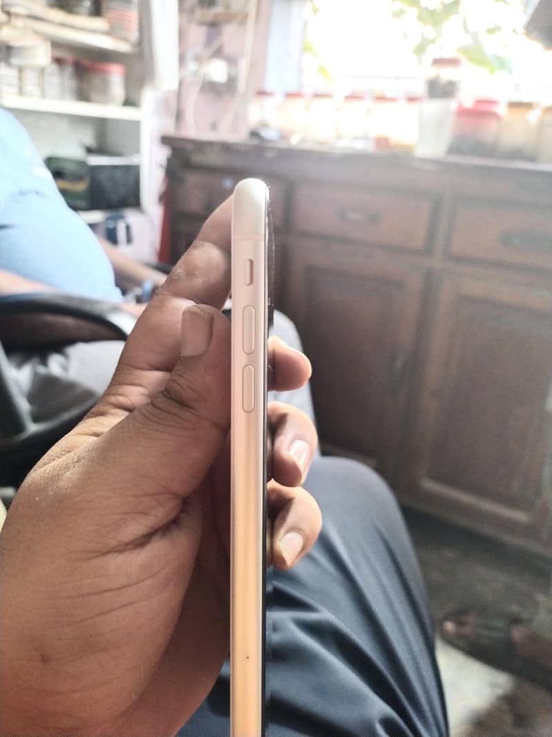 Apple iPhone 11 3