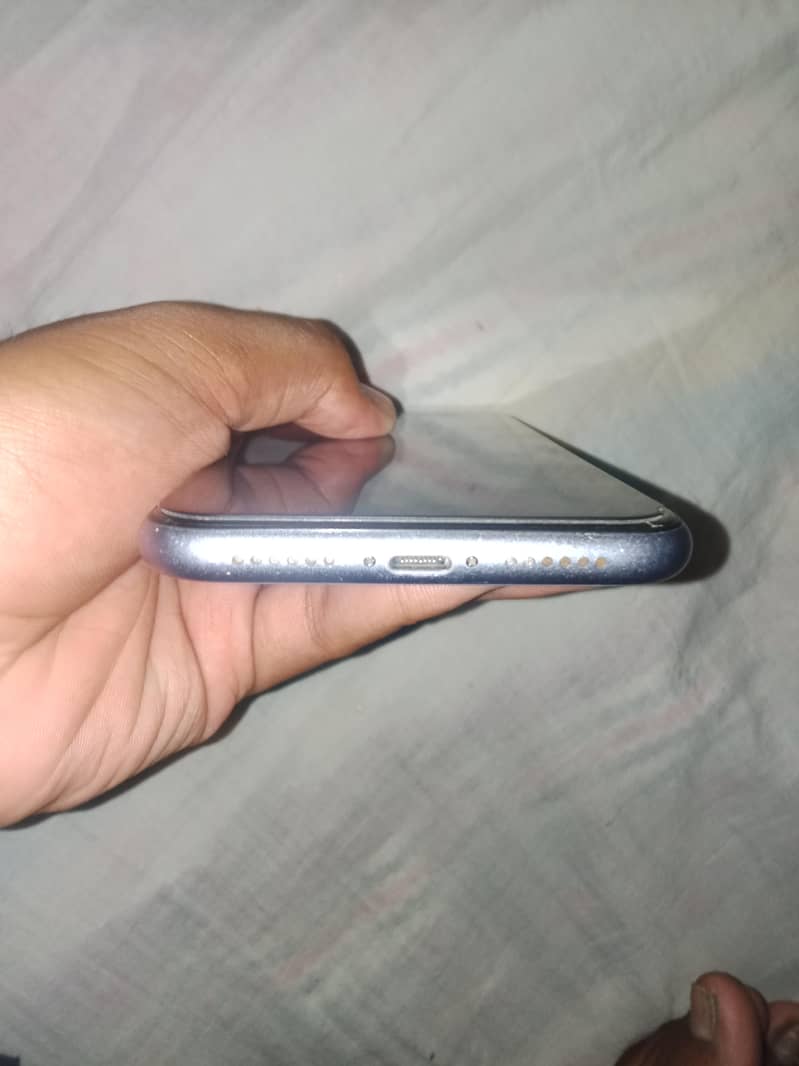 Apple iPhone 11 3