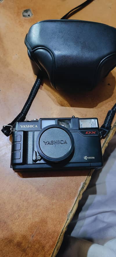 new camera with camera pouch 10/10 real camera