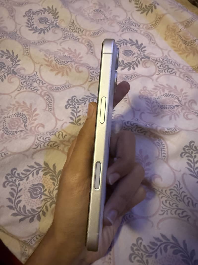 Apple iPhone 17 4