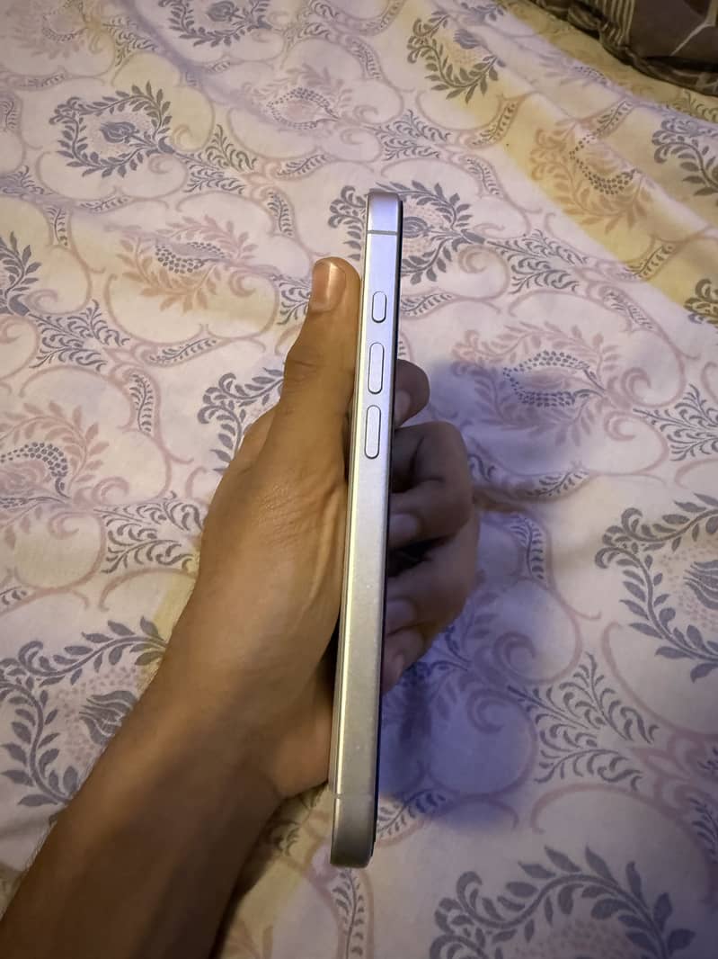 Apple iPhone 17 5