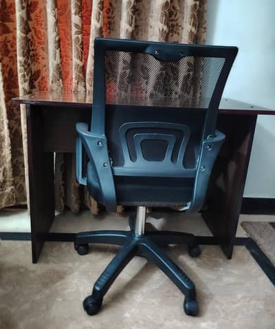 Computer Table & Chair Set – Excellent Condition