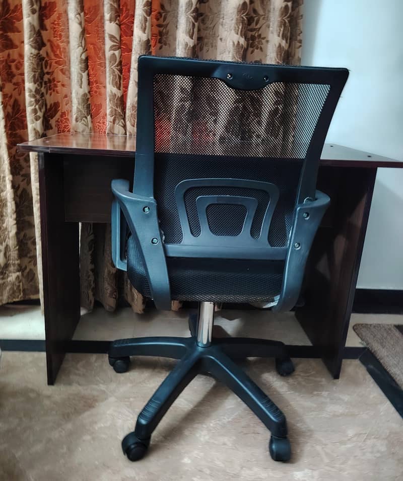 Computer Table & Chair Set – Excellent Condition 0