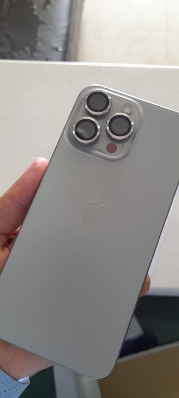 Apple iPhone 15 Pro Max 1