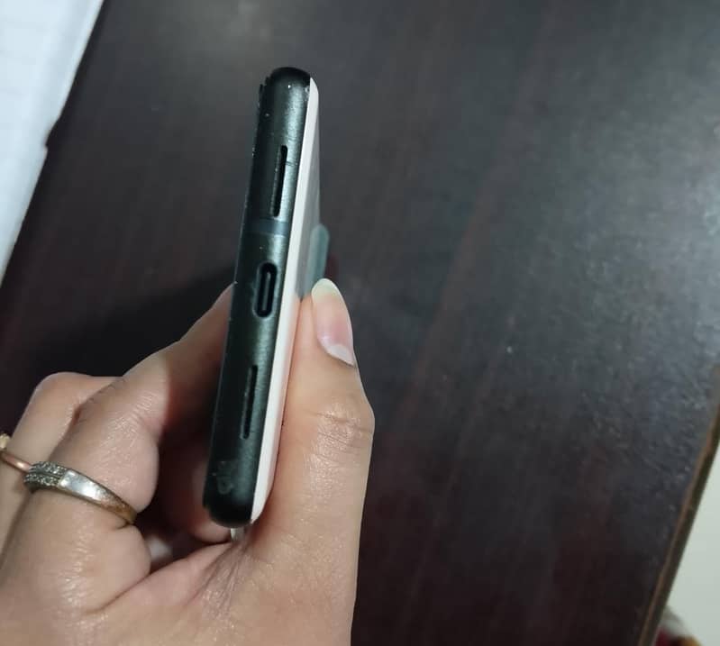 Google Pixel 6 4