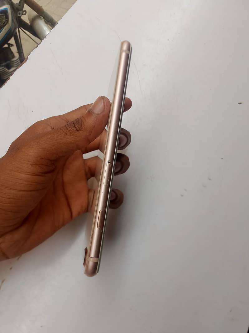 Apple iPhone 8 Plus 1