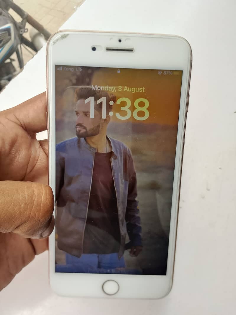 Apple iPhone 8 Plus 4