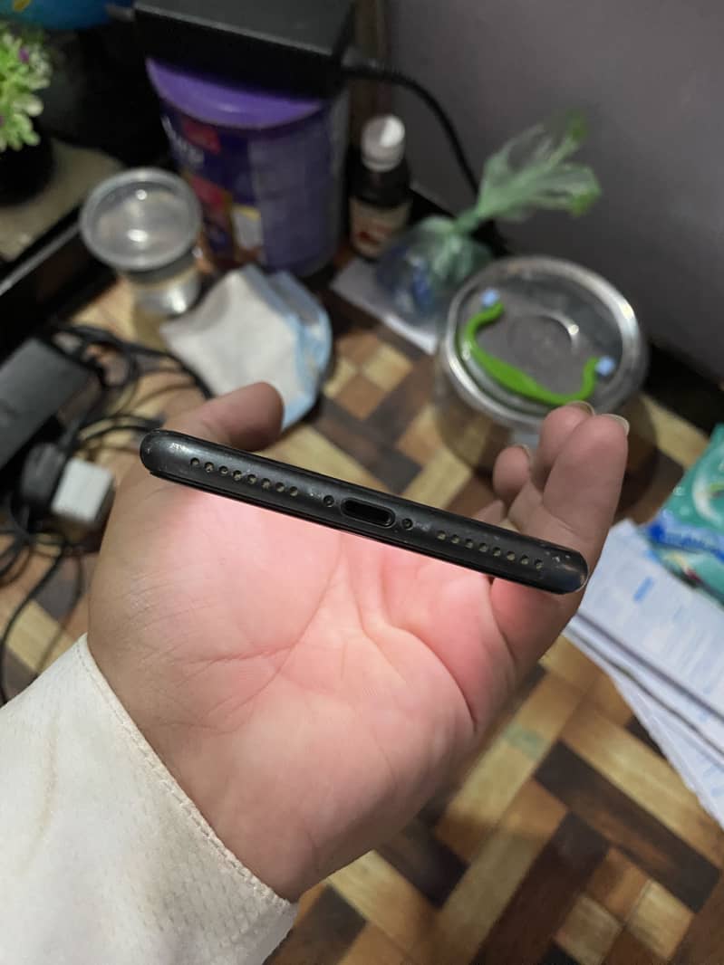 Apple iPhone 8 Plus 4