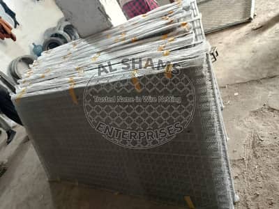 Hesco Bag, Welded wire mesh, Barbed wire, Electric fence, Razor wire