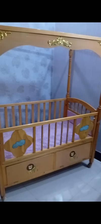 Selling 2 in 1 cort, with storage.