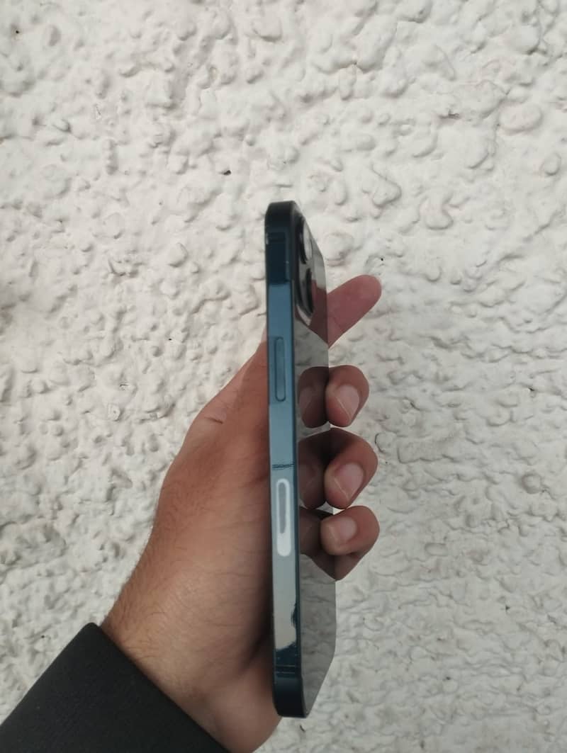 Apple iPhone 13 1