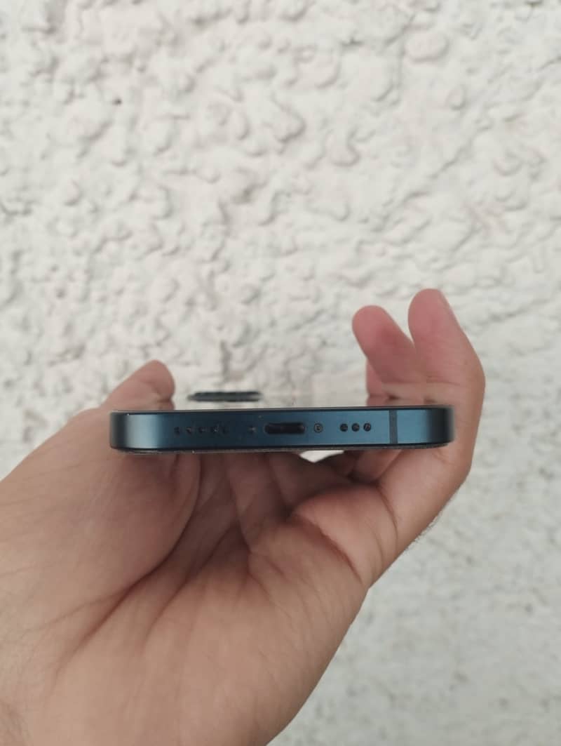 Apple iPhone 13 2