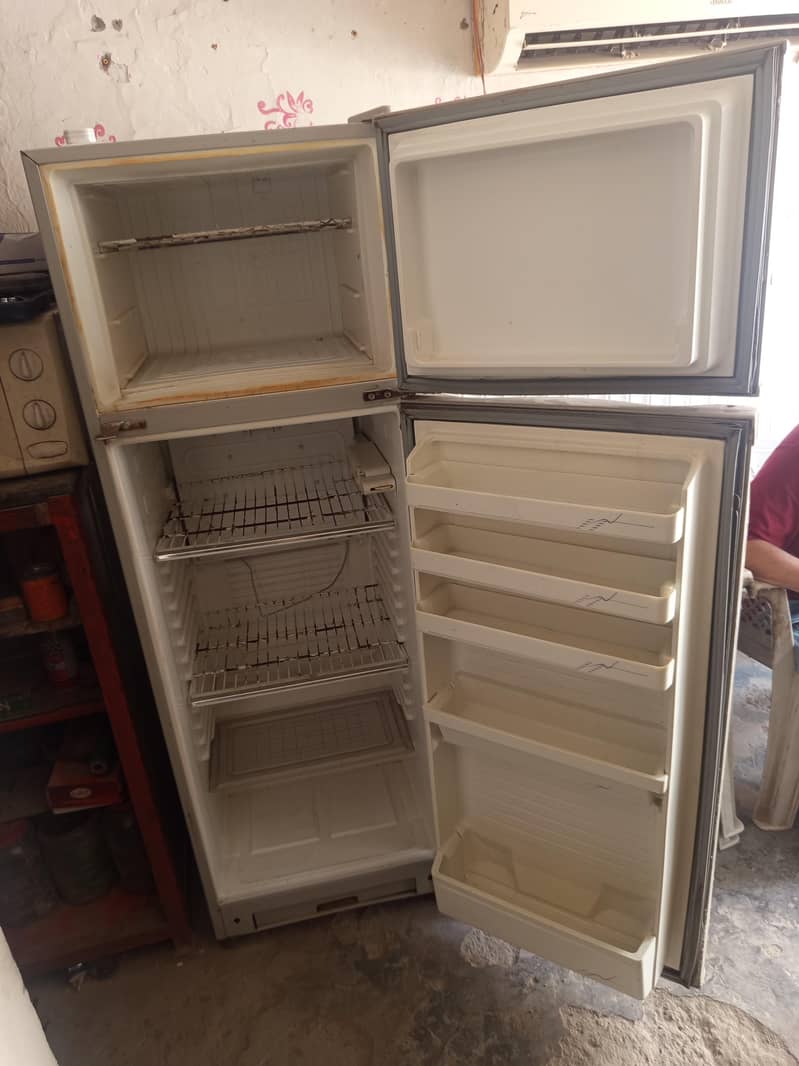 Fridge medium Dawlance 1