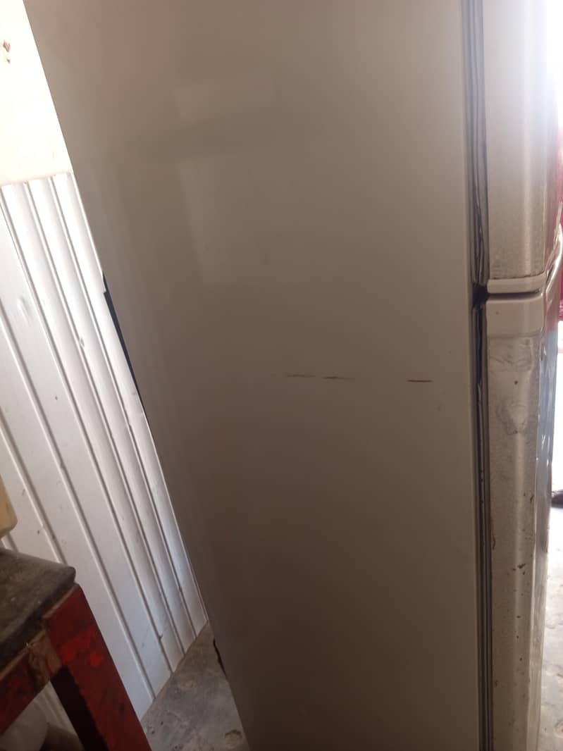 Fridge medium Dawlance 4