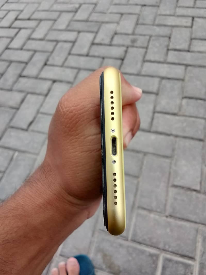 Apple iPhone 11 3