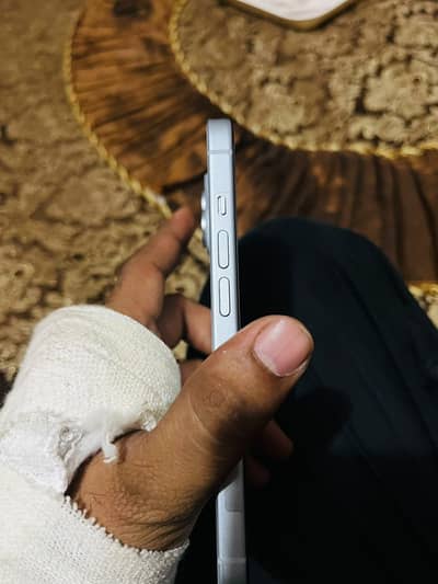 Apple iPhone 15