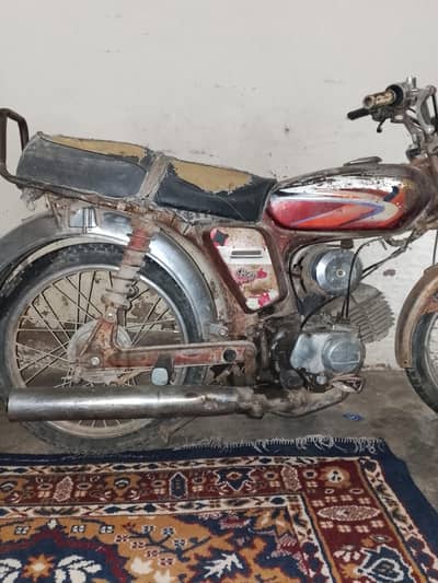 Yamaha sell karni he kick shapt ka spring slip he bas . 03108023719