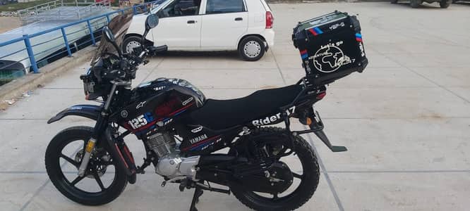 Yamaha YBR 125 G (2024) Fully Modified - Top Box, Akrapovic, Extras
