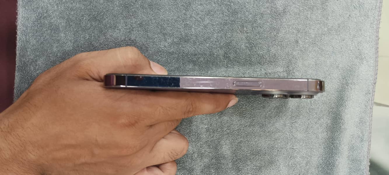Apple iPhone 14 Pro 1