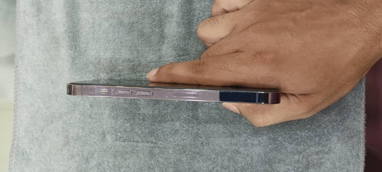 Apple iPhone 14 Pro 2