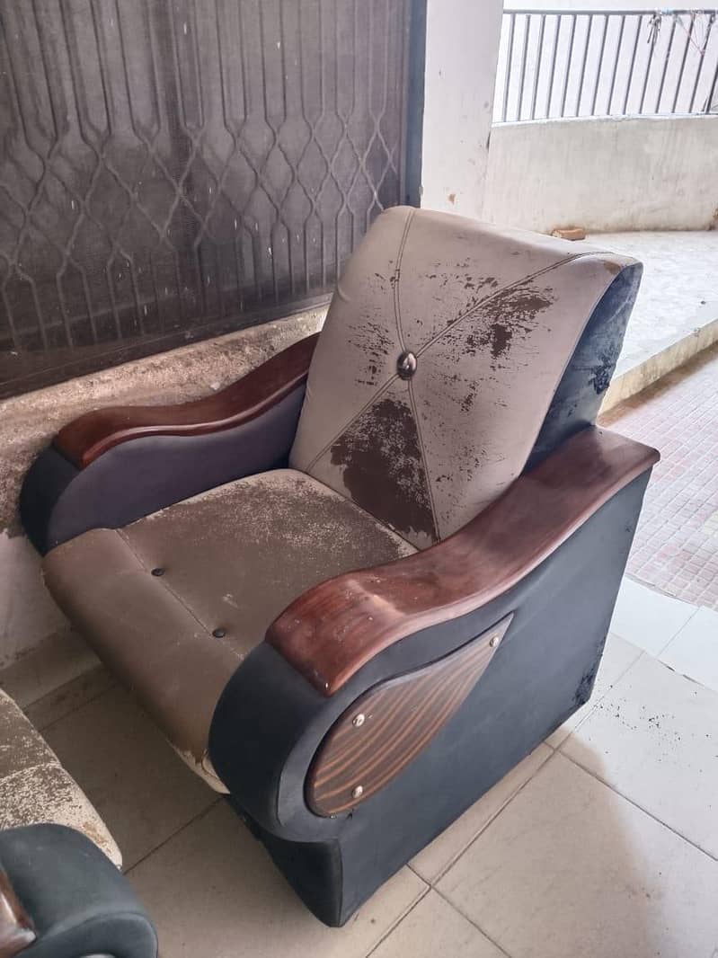 Sofa for sell 0